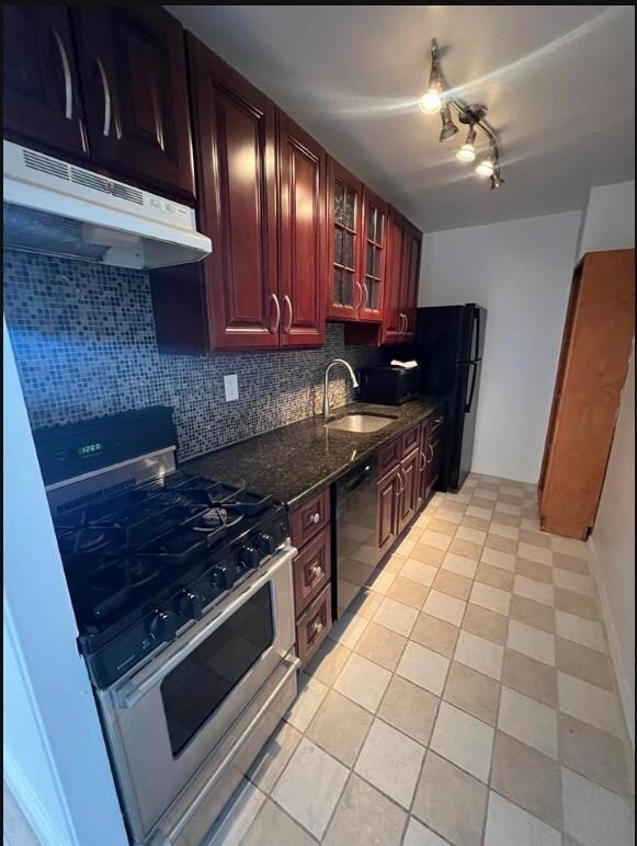 Building Photo - 201 St Pauls Ave