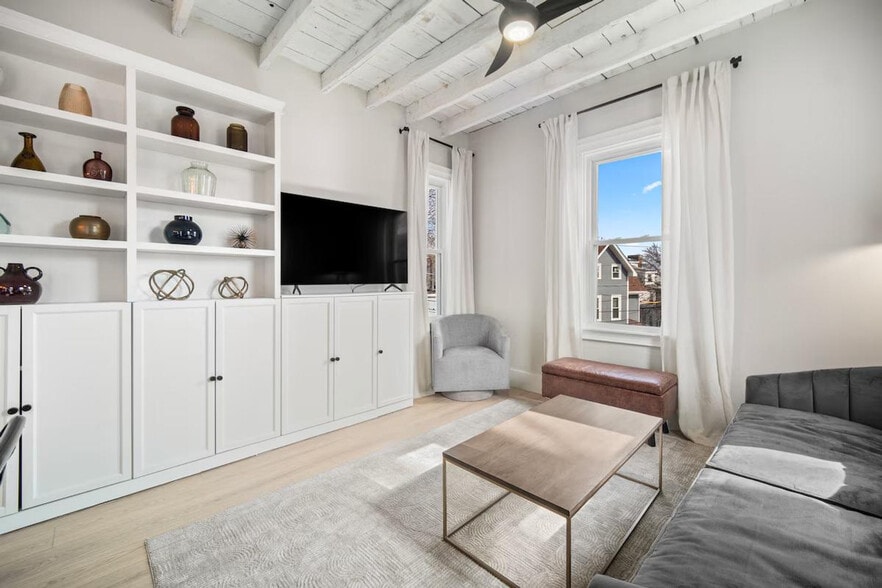 Building Photo - 105 Paul Gore St