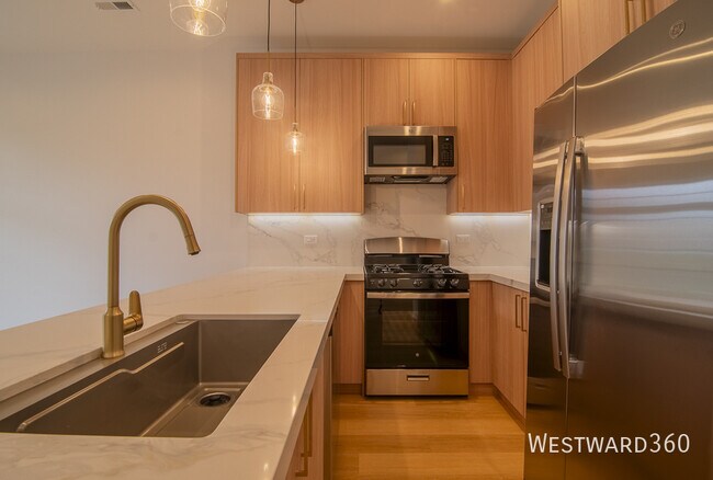 Building Photo - 2046 W Washington Blvd