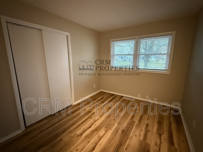 Building Photo - 5702 Mendota Dr