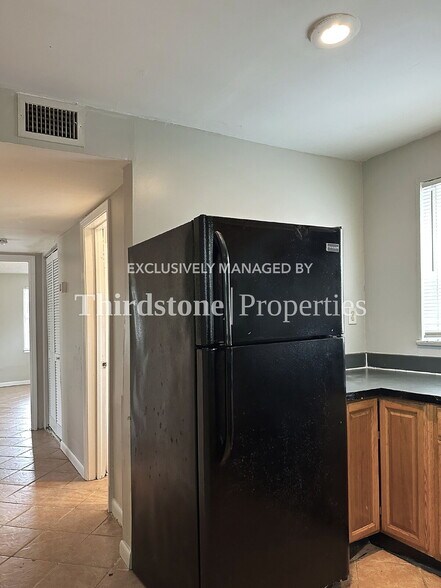 Building Photo - 325 7th St W