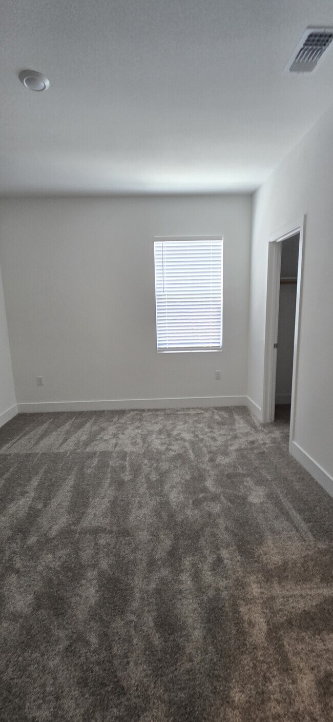 Building Photo - Lathrop - Gorgeous 5 Bedroom 3 Bathroom Home