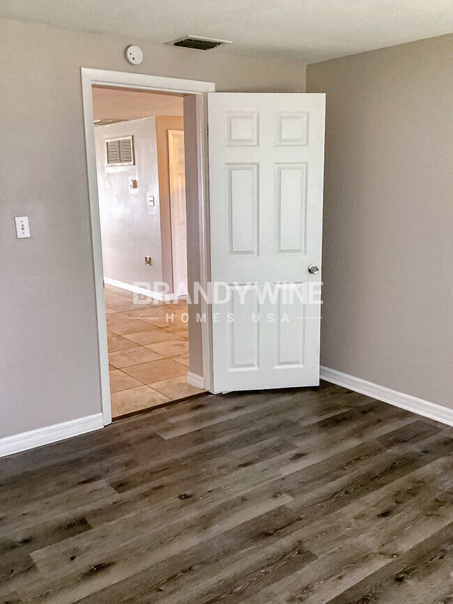 Building Photo - 7317 Oak Crest Dr