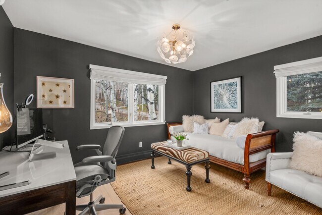 Building Photo - 262 Eastwood Rd