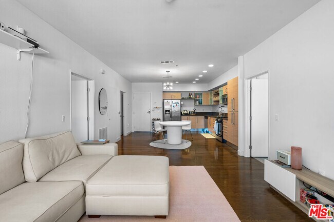 Building Photo - 1234 Wilshire Blvd