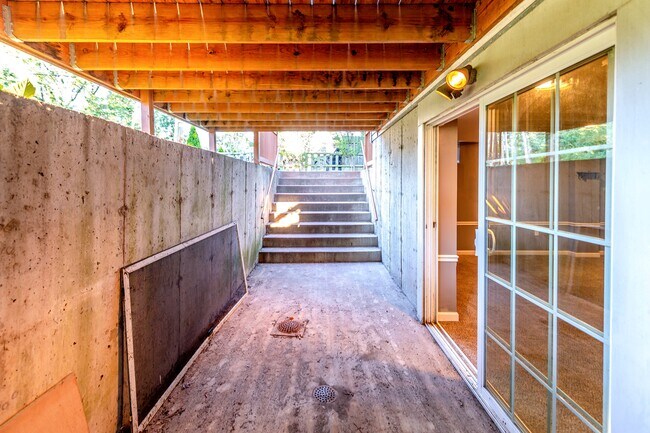 Building Photo - 1140 Collingwood Dr