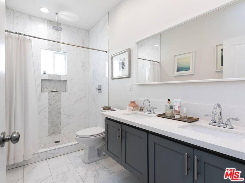 Building Photo - 632 S Evergreen Ave