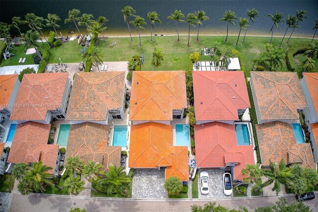 Building Photo - 1580 Shoreline Way