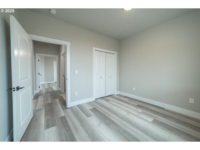 Building Photo - Stunning South Hill Home in Umatilla!!