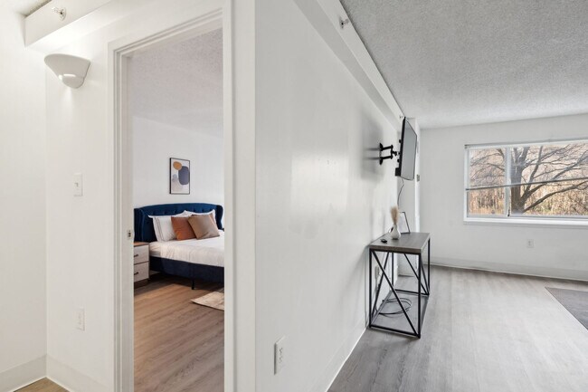 Building Photo - 1711 Bellevue Ave