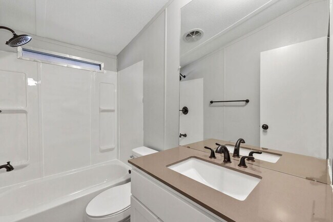 Building Photo - 6516 Blue Water Ct