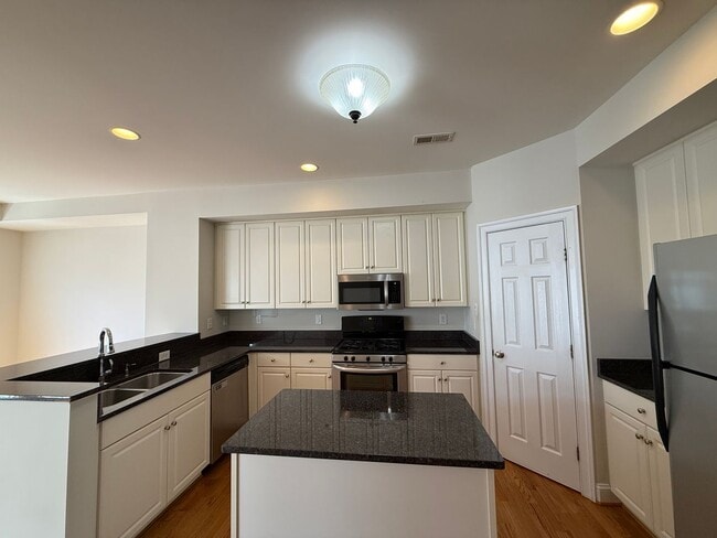 Building Photo - 1525 Old Trail Dr