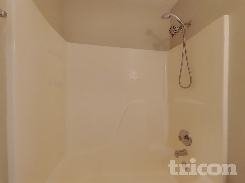 Building Photo - 165 Bridge Landing