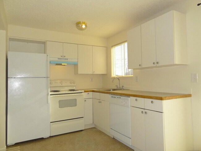 Building Photo - FG: 01010 E 35th