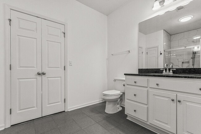 Building Photo - Cozy 3 Bed 2 Bath Available January 2026!