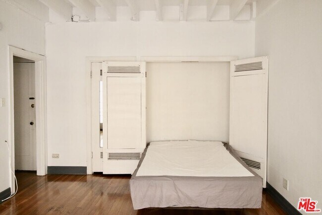 Building Photo - 2121 James M Wood Blvd