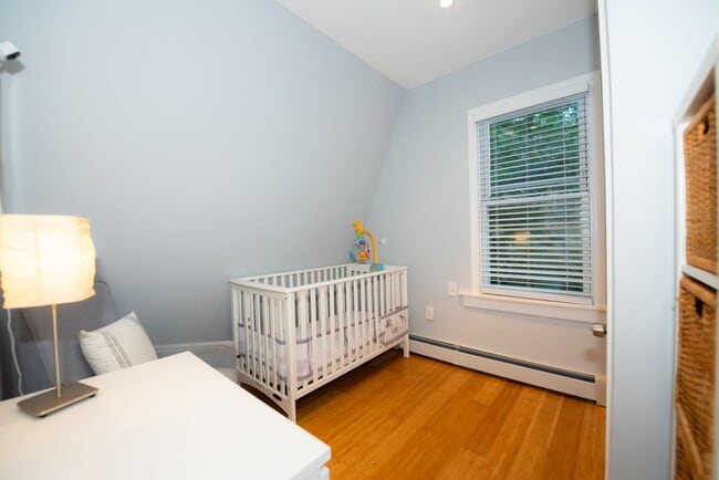 Building Photo - Beautiful 4BD Dutch Colonial Home in Harts...