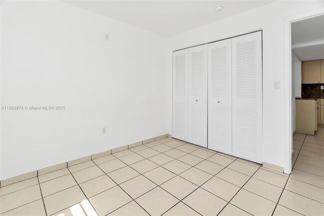 Building Photo - 3945 SW 89th Ave