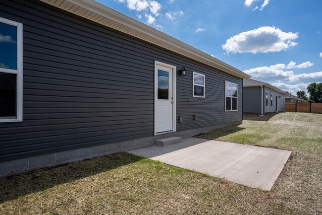 Building Photo - BRAND NEW 3 BEDROOM HOME WITH 3 CAR GARAGE