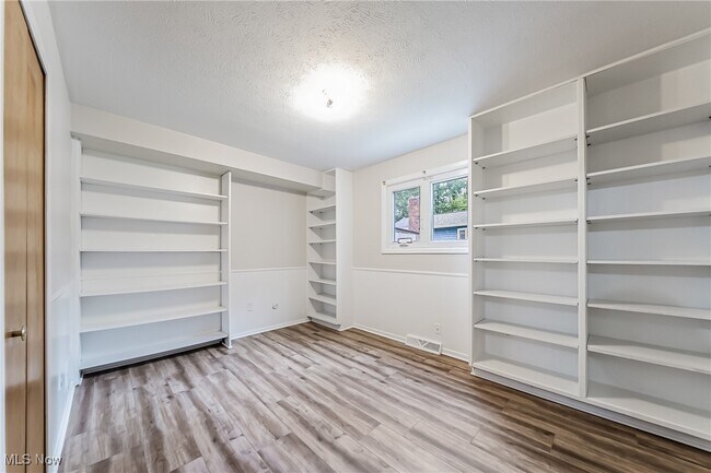 Building Photo - 1682 Mendelssohn Dr