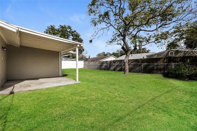 Building Photo - 1205 Windy Hill Dr