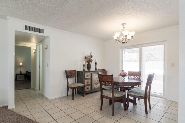 Building Photo - 4422 E Escondido Ave