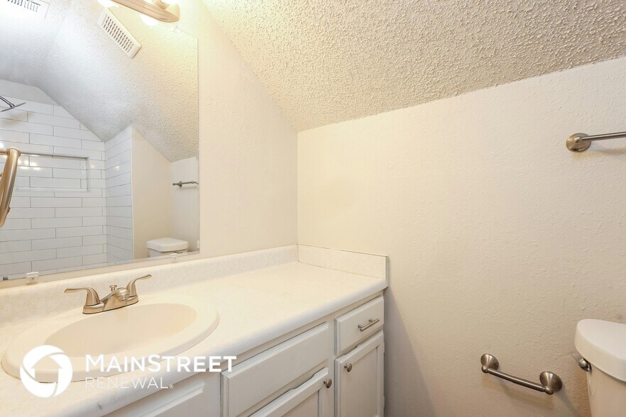 Building Photo - 4400 N Shadybrook Dr