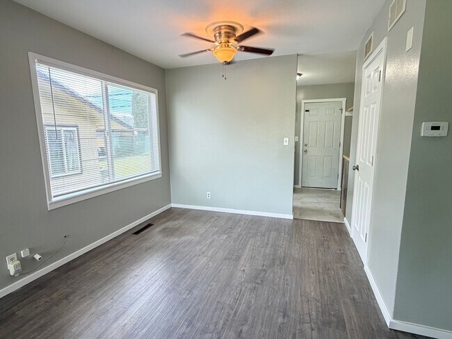 Building Photo - 1255 Montana St