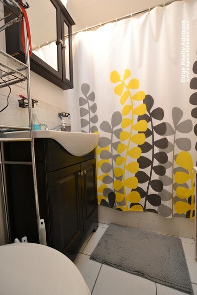 Building Photo - 2003 Commonwealth Ave