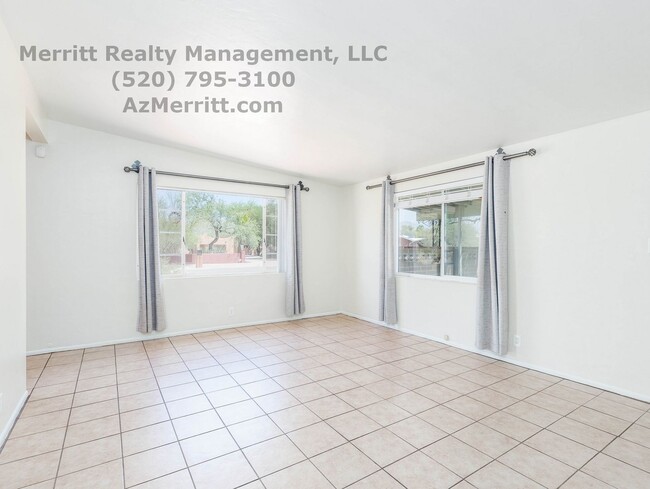 Building Photo - Spacious 3-Bedroom, 2-Bathroom Home Near U of A and Banner Health