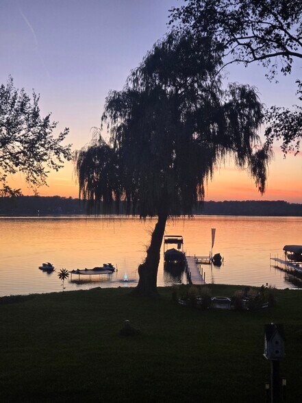 Building Photo - 15305 Silver Beach Dr