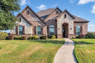 Building Photo - Stunning 4-3.5-3 Oasis with Pool in Prime ...