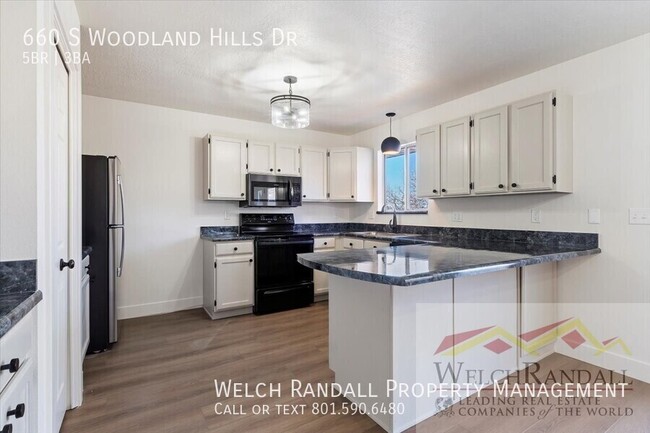 Building Photo - Spacious Single-Family Home in Woodland Hills