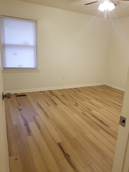 Building Photo - 419 Ann St