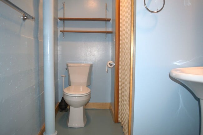 Building Photo - Marvelous 4 Bed 2.5 Bath House In Quarry H...