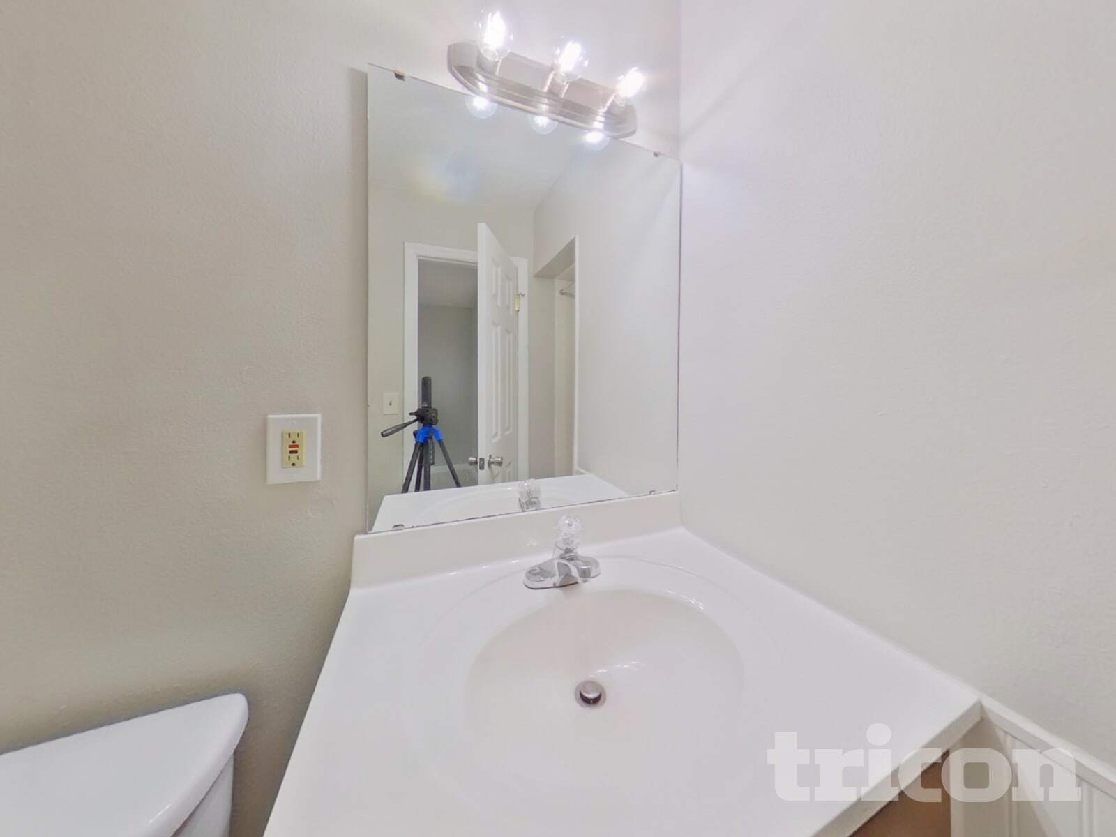 Building Photo - 1318 Baker Dr