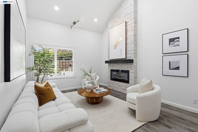 Building Photo - 4773 Ridgewood Dr