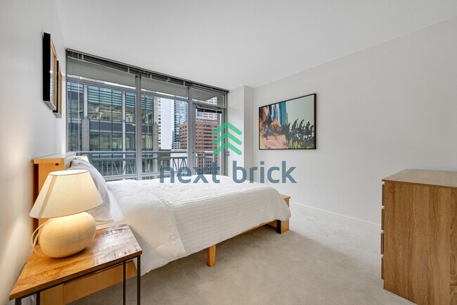 Building Photo - 1 Bedroom | 1 Bathroom | Southeast-Facing High-Floor Condo in Denny Triangle