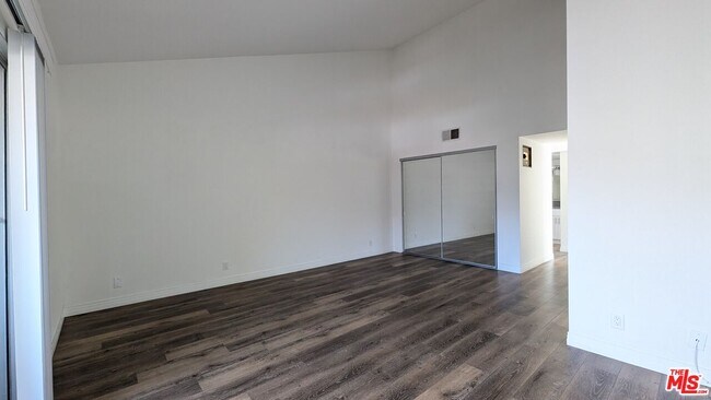 Building Photo - 1696 Palisades Dr
