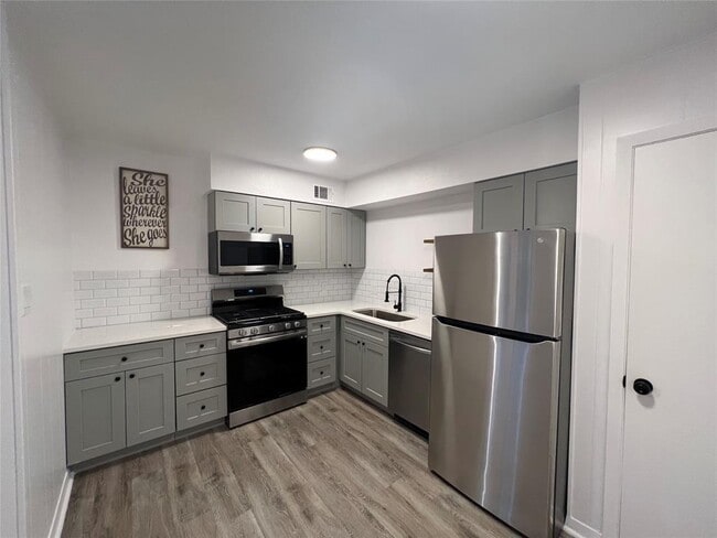 Building Photo - 2306 Barton Village Cir