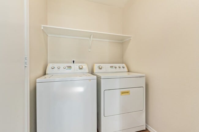 Building Photo - New Listing in El Mirage
