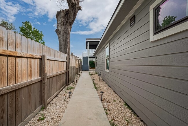 Building Photo - 6725 Avenue K