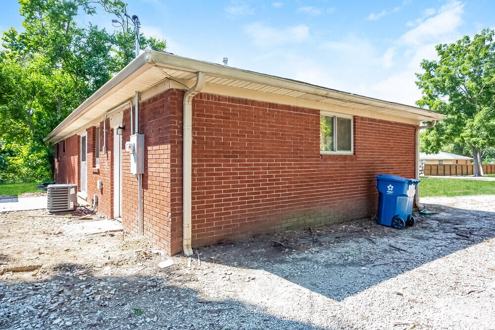 Building Photo - 6109 N Pershing Ave