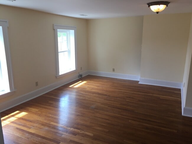 Building Photo - 209 N Mulberry St