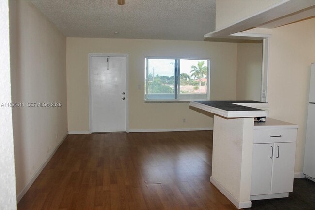 Building Photo - 1400 NE 54th St