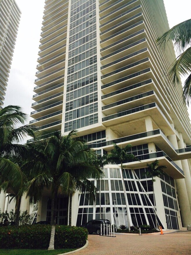 Building Photo - 1830 S Ocean Dr