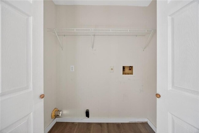 Building Photo - 6000 Mallory Rd