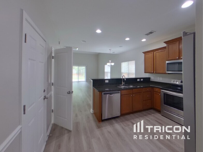 Building Photo - 820 Parnell Ct