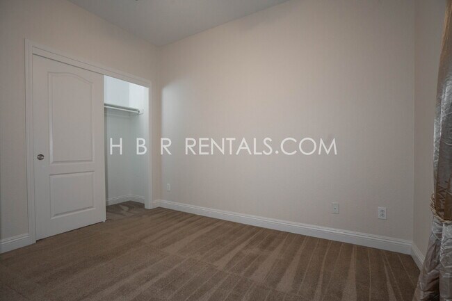 Building Photo - MANTECA RENTAL 4 BEDROOM OUTDOOR PIZZA OVEN in beautiful rear yard