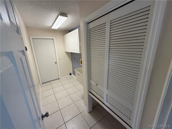 Building Photo - 2235 W Springlake Dr